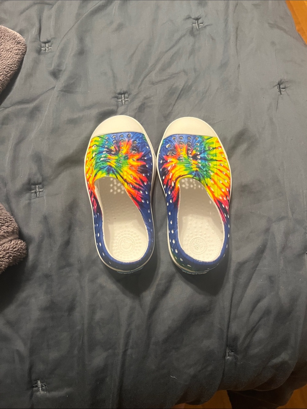Native Kids Tie-Dye Slip-On Water Shoes in Blue & Rainbow